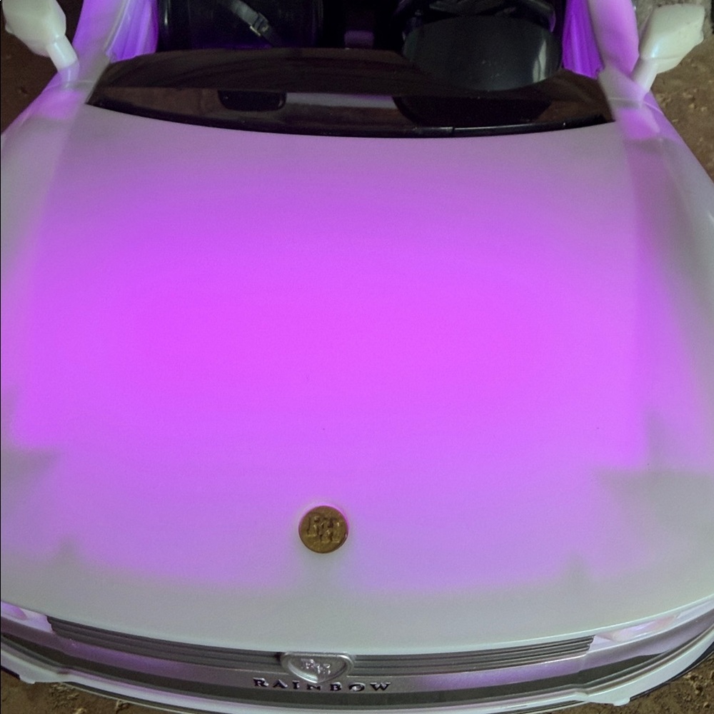 Super cute White Sports Car for Rainbow Dolls Changes colors - Picture 8 of 11